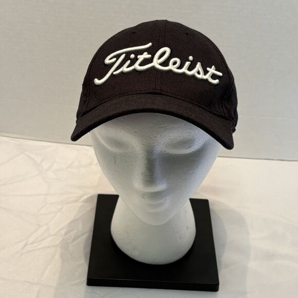 Titleist Black Fitted Hat Size L/XL - Picture 1 of 8